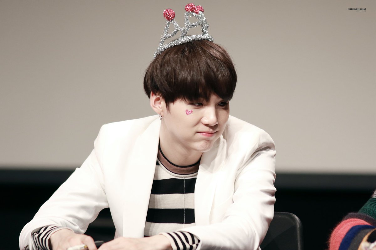 mischievous0309's tweet photo. 161016  #방탄소년단 #SUGA #슈가 #윤기 @BTS_twt https://t.co/efb4uMcZTs