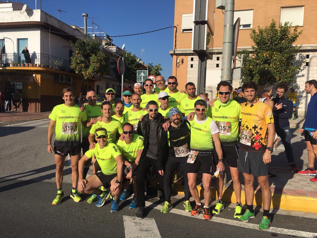 Ispossibleteam's tweet photo. #Mareaamarilla in action!! No podíamos faltar a la cita de la Media Maratón Sevilla-Los Palacios. #ispossibleteam https://t.co/YiNx5bJ3Pa