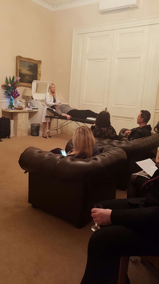 drGiorgiaRatta's tweet photo. @holzjennings giving @ForemanFactor the #PartyFacial  ArgiPeel at the #xmasparty #8thofdecember - thank you for your great support! 😊😘 https://t.co/KCIlLETsnm