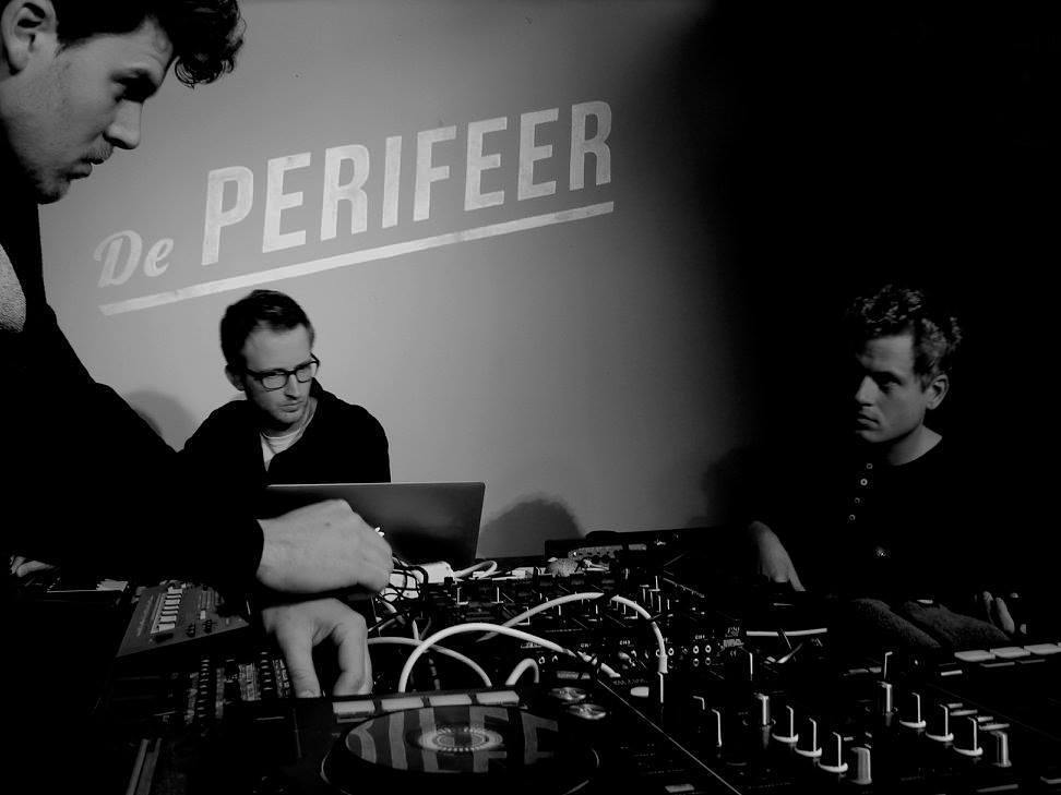 Vanmiddag 14:30, 16:00 en 17:30 in <a href="/DePerifeer/">De Perifeer</a>: @MoonstonesNL <a href="/MbdB_Dev/">MbdB Deventer</a> #live #gratis #totzo