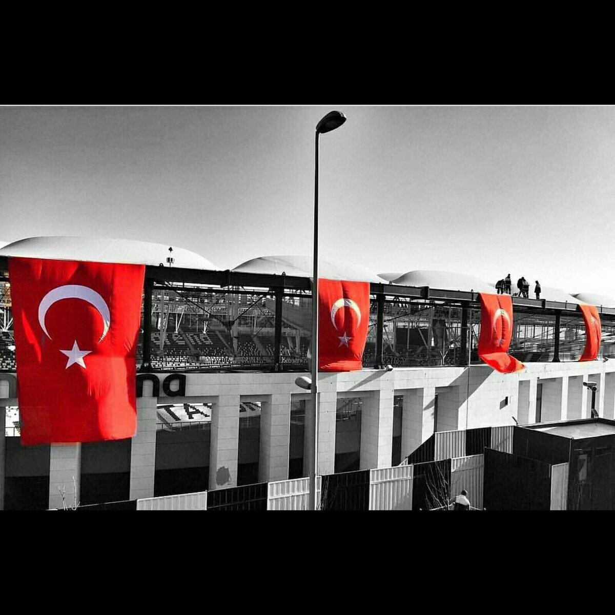 Şehitlerimize Allah'tan rahmet, yaralılarımıza acil şifalar diliyoruz. Ulusumuzun başı sağolsun.  #besiktas