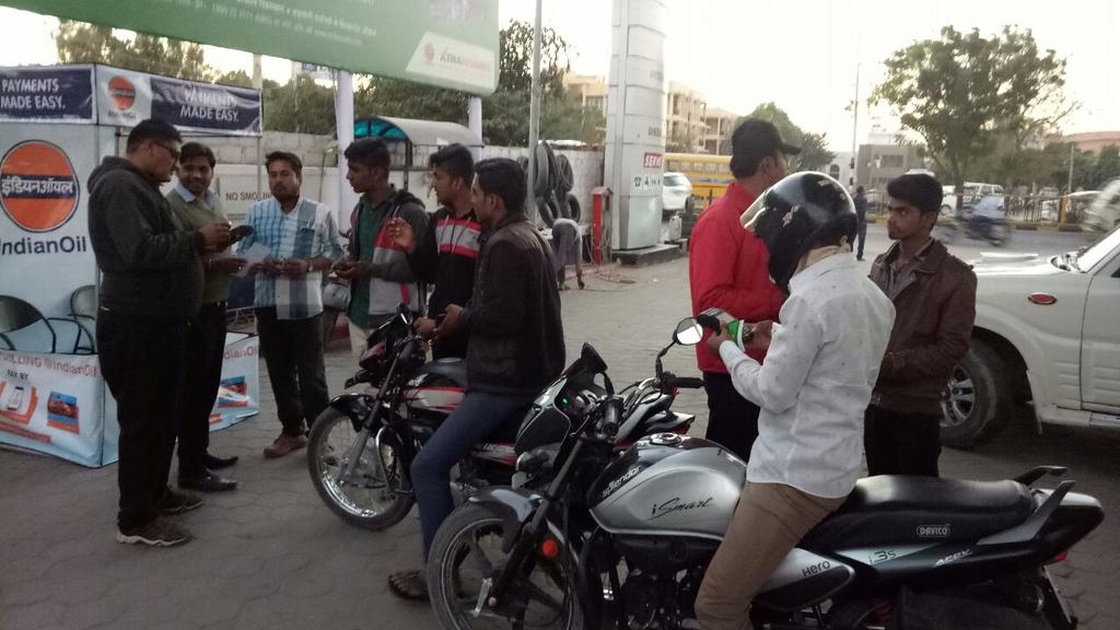 BBGoel18's tweet photo. CSCs under Jodhpur Division  apprising dealers of the modes available for cashless transactions and benefits there of. https://t.co/Ghl6nNcfOu