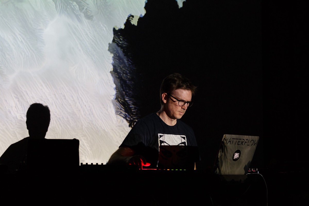 Last night at <a href="/WestivalAMS/">West'ival</a> was AWESOME: good turnout, great sound, big screen, new visuals with <a href="/Allegorithmic/">Allegorithmic</a> 's #SubstanceDesigner YEAH!