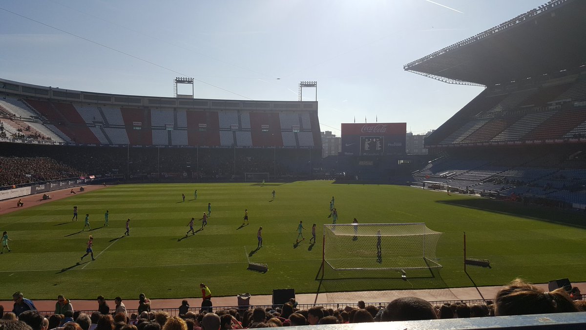 FabedePicks's tweet image. Disfrutando  a orillas del manzanares de este partidazo  #atmfem v #barsafem