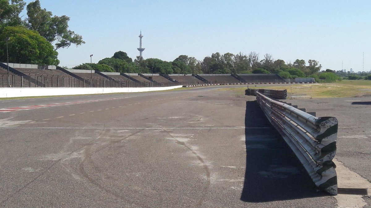 gustaricar2013's tweet photo. Último día de actividad para la #SportPrototipo y la #F1MA en el Coliseo Porteño Juan y O.Galvez @AutodromoBA
🏁🏁🏁🏁🏁🏁🏁🏁🏁🏁🏁🏁🏁🏁🏁 https://t.co/6LY4oE9P42