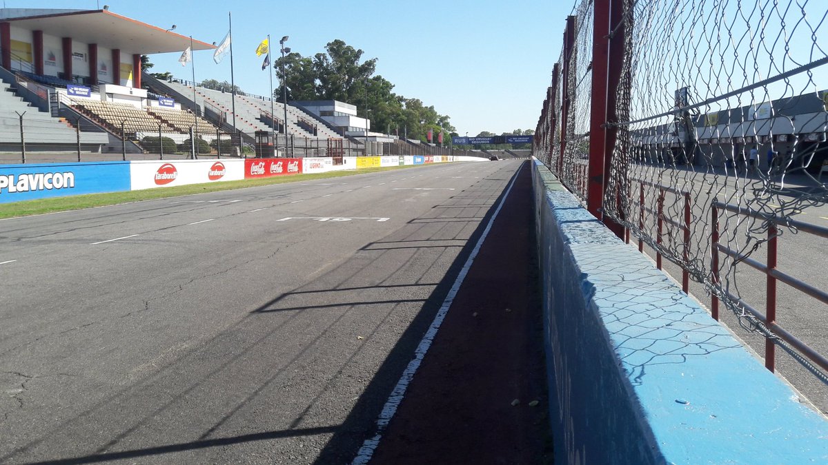 gustaricar2013's tweet photo. Último día de actividad para la #SportPrototipo y la #F1MA en el Coliseo Porteño Juan y O.Galvez @AutodromoBA
🏁🏁🏁🏁🏁🏁🏁🏁🏁🏁🏁🏁🏁🏁🏁 https://t.co/6LY4oE9P42