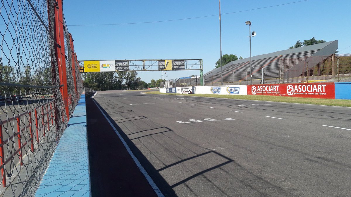 gustaricar2013's tweet photo. Último día de actividad para la #SportPrototipo y la #F1MA en el Coliseo Porteño Juan y O.Galvez @AutodromoBA
🏁🏁🏁🏁🏁🏁🏁🏁🏁🏁🏁🏁🏁🏁🏁 https://t.co/6LY4oE9P42
