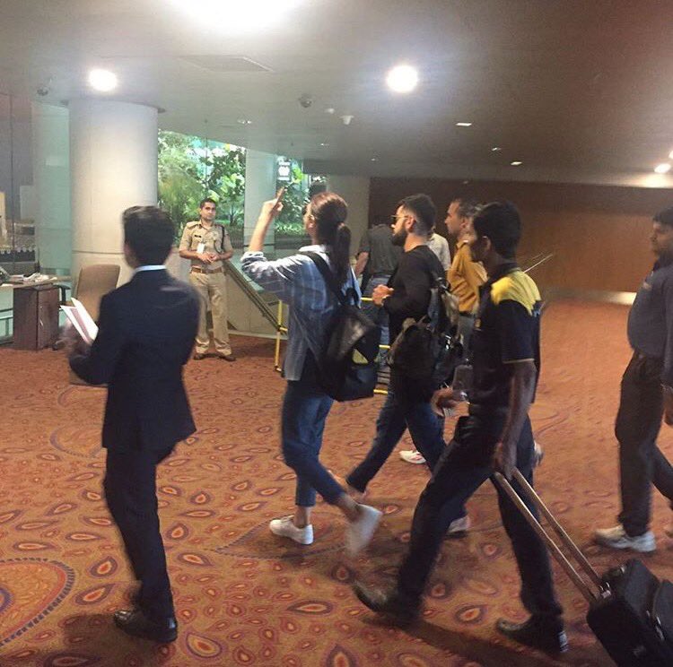 NurseryCenter's tweet photo. @AnushkaSharma & @imVkohli at Mumbai airport while returning from #YHPL in Goa 💛 #Virushka https://t.co/ZBCwg2YWqQ https://t.co/XrjyKC8FTO
