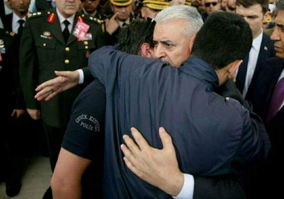 Gerektiğinde hepimiz #ÇevikKuvvet iz 
Bakalım BATILI abileriniz
Yerel hainleriniz
Bombalarınız
Hepimizi öldürmeye yetecek mi