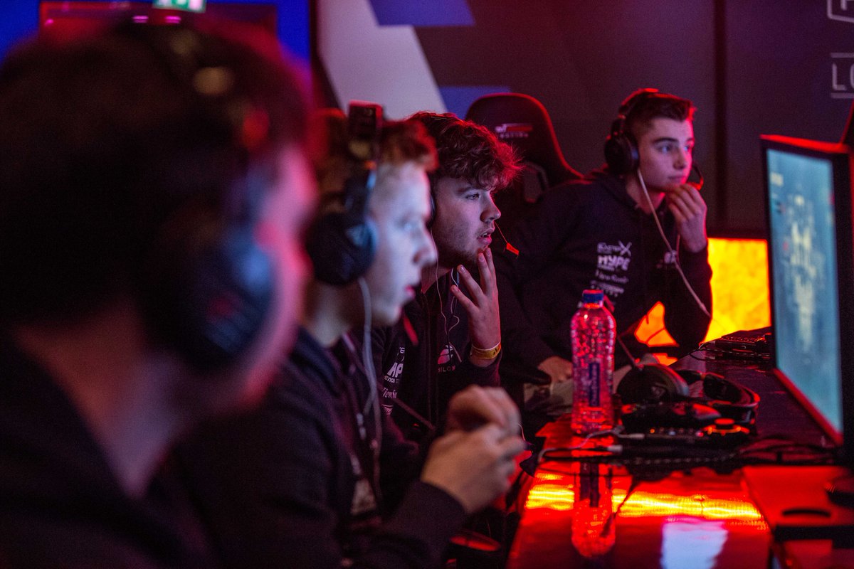 GearsEsports's tweet photo. SCORE UPDATE; @Epsilon_eSports 🇬🇧 falls to @echofoxgg 🇺🇸on main stage 4-7, 6-7 in a heartbreaker on https://t.co/6Rp7mmPuYq #GearsLondon https://t.co/qMylT9GkxK