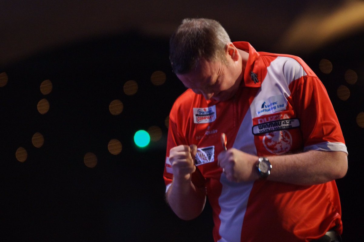 TungstenStor1es's tweet photo. @Duzza180 defeats Martin Adams 3-0 to reach the Semi-Finals with a superb performance as he dropped just two legs!
#FDM16 https://t.co/5qlKodInFI
