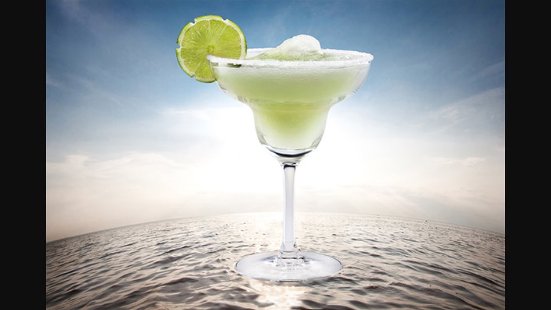 MARIADEMORA1's tweet photo. Quieren que defina que es una margarita ..
Es una bebida clásica , versátil que deleita los paladares más exigentes ,tradicional  en MÉXICO https://t.co/OR2ghyVmJx