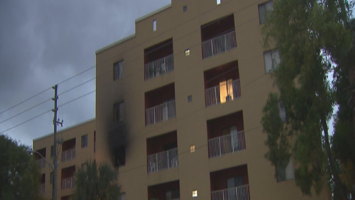 BREAKING NEWS: 3rd floor of apartment building in Little Havana evacuated after fire bit.ly/2gzgU8e https://t.co/OU30wYC5pk