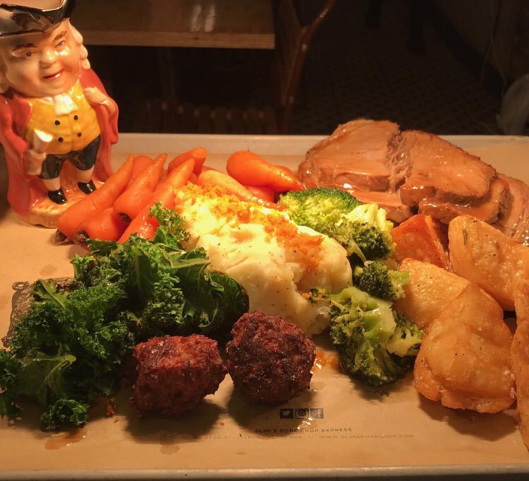 SlimsPorkChopEx's tweet photo. Got room for a couple of little 2's ๐ซ serving our normal menu alongside roast! #Sunday #roast #BBQ #chicken #beercanchicken #beeftopside https://t.co/7EJb78LYJK