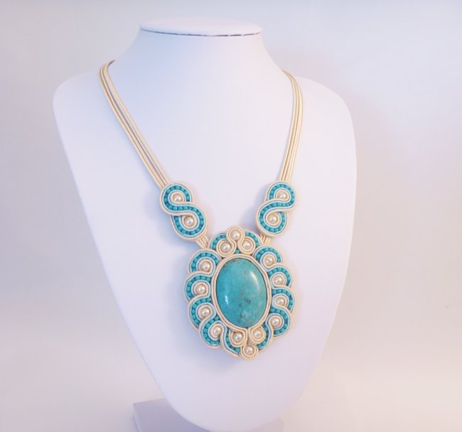 MollyGDesigns's tweet image. Statement #necklace #handmade #giftforher #findingmakers turquoise and cream. Commissions welcome etsy.com/uk/listing/168…