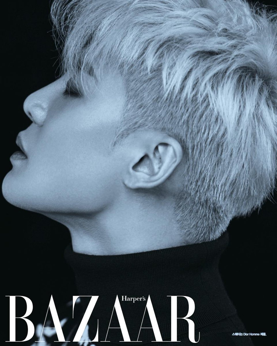 별을 보고 싶으냐.
참아라, 열다 보면 구겨지나니.

아픈 기억도 세월 속에 묻어두면
꽃이 된다는데.

내게 너만 한 꽃이
또 있을라고.

너보다 더 붉은 꽃
또 있을라고.

/민영기, 첫사랑