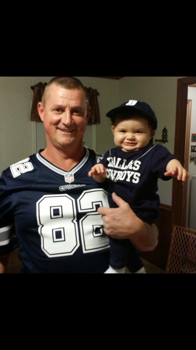 MrsMullis14's tweet photo. @NFLGameDay when pawpaw is a cowboys fan but daddy is a panthers fan, you have to sneak over to wear your cowboys gear #GameDayRollCall https://t.co/vSOrjQuRSo