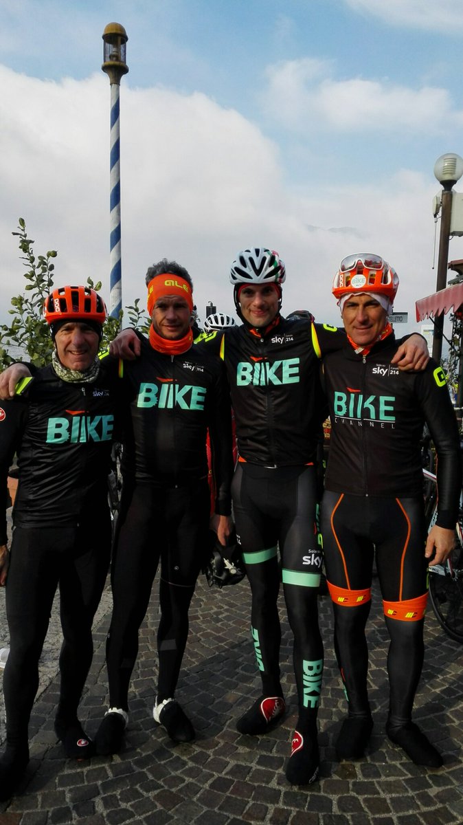 mauro_scovenna's tweet photo. #PedalatadiNatale @CipolliniTeam
@BikeChannelSky @PiccoloAlessia
#Saligari #Savoldelli #Boglia https://t.co/GoOX0Fig9G
