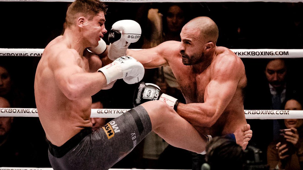 Kickbokser badr hari heeft gisteravond in het gevecht met rico Kickbokser badr hari heeft gisteravond in het gevecht met rico
