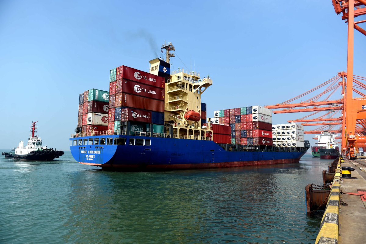 XHNews's tweet photo. Spotlight: China's constructive, leading role in @WTO highlighted on 15th anniversary of accession https://t.co/fzF2OtFJLB (file) https://t.co/iZDoKVKniS