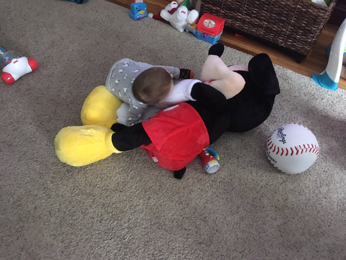 IAmJimtheDad's tweet photo. While giant Mickey is double your size, you still love him! https://t.co/PgpQWpAfjU
