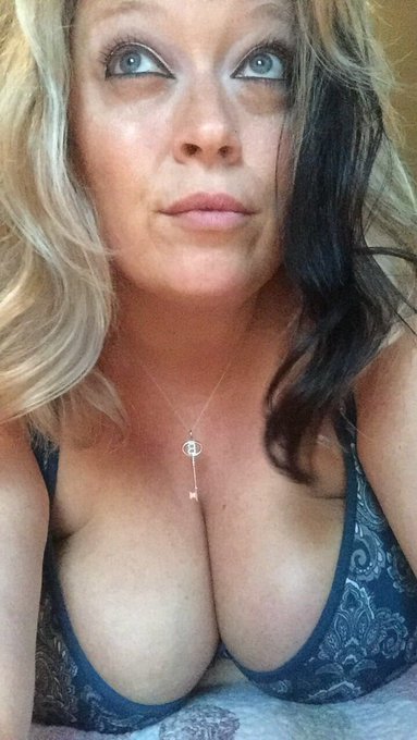 I love my lips.  Oh my eyes too. 😄#savannahphair #bbw #hugeboobs #cleavage https://t.co/oNUFtHBjB6<a href="/tag/savannahphair"class="tags">#savannahphair</a><a href="/tag/bbw"class="tags"><span>#bbw</span></a><a href="/tag/cleavage"class="tags"><span>#cleavage</span></a><a href="/tag/hugeboobs"class="tags"><span>#hugeboobs</span></a>