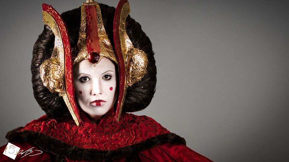 The_Critterbug's tweet photo. Look who got a twitter!  #cosplayplans2017. A possible redo of Queen Amidala. https://t.co/B22fuKjY0J