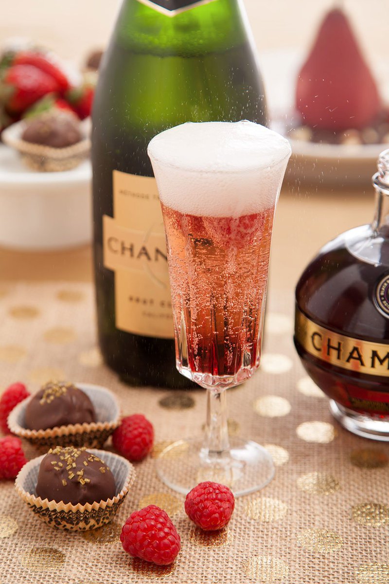 EpicuristBlog's tweet photo. Make a toast in style! 
https://t.co/QtLNBp7357 https://t.co/R0bSWVLq4U