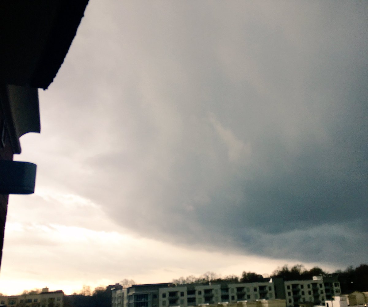 JodiStamey's tweet image. Had good intentions 4 an outdoor walk on this warm #Raleigh day. But after housework &amp;amp; finally rockin' the sneakers...#Rain #gyminstead