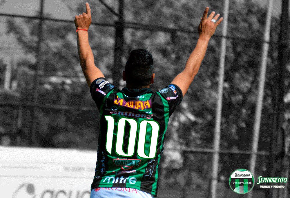 Gomito cantó 100. El mejor de la historia convirtió el penal, puso el 2-0 y llego a la centena de goles con la del Verde