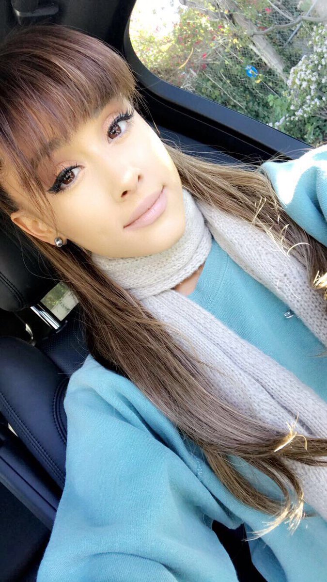 TeamGrandeFR's tweet photo. #PHOTOS Ariana via snapchat https://t.co/5y4MIKGORx