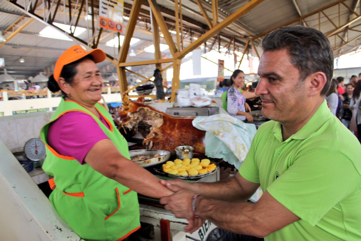 ppsesa's tweet photo. #Gualaceo recorrimos sus calles y su mercado, gracias a los ciudadanos y ciudadanas x su cariño https://t.co/mw4C9Ah2NA