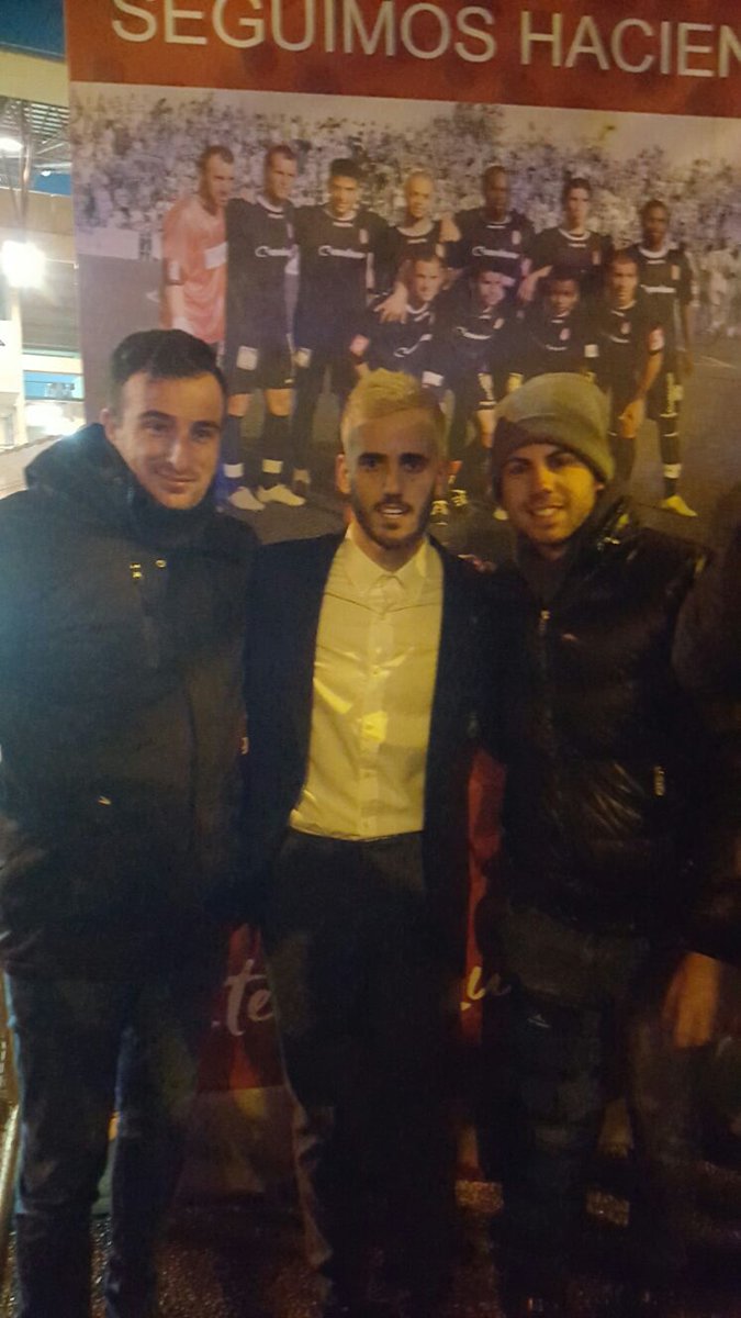 Dani_Malaka's tweet photo. Ayer con un grande del malaguismo en el estadio de los carmenes ⚽👌crack como jugador y persona https://t.co/zxHF1eVW29