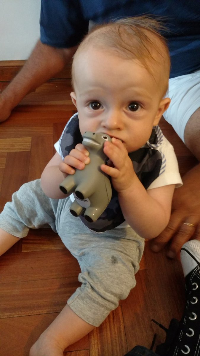 juanmab's tweet photo. @MuleysBA la mulita fue un éxito. Nuevo juguete favorito. #DevFestBA https://t.co/LjJCDkLsUw