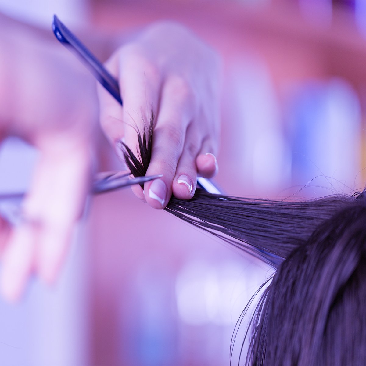 MoveToEndDV's tweet photo. In January, all hairstylists working in Illinois will be trained to recognize signs of #domesticviolence. https://t.co/EuHCjvzsLH https://t.co/mU6I6QTpOX