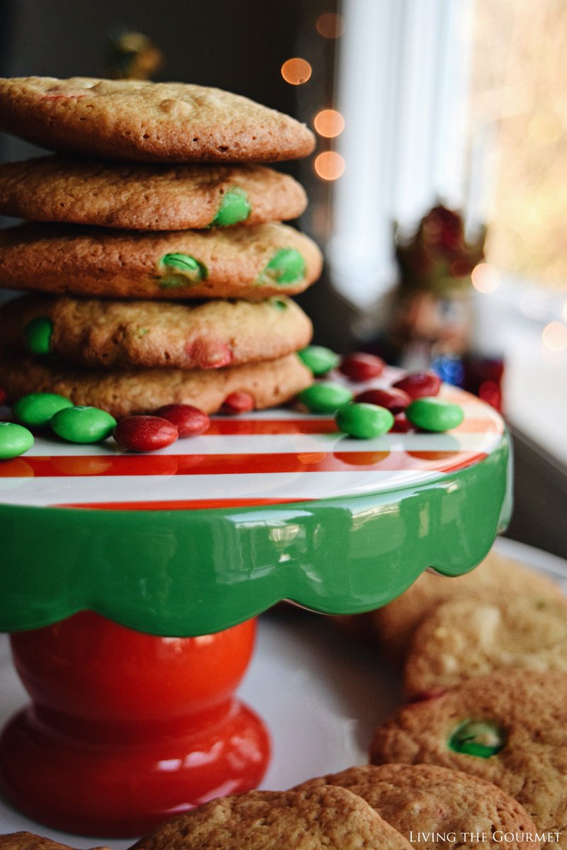 LTGfood's tweet photo. New on #LTG: Peanut Butter Vanilla Cookies w/ @mmschocolate https://t.co/DlvkyUA7YZ #SweetSquad #foodporn #holidays https://t.co/cPZ5VLcqWv