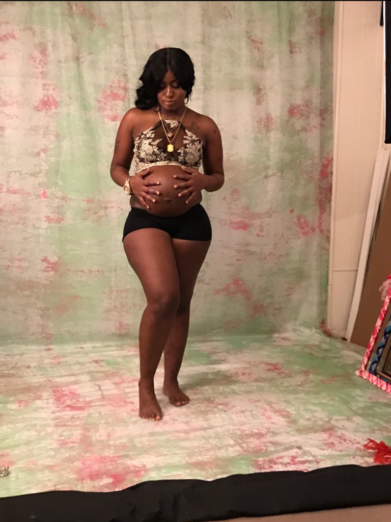 PrettyGirlyy_'s tweet photo. #A'laMommy .... Daddy Ain't Here To Complete That Spot But Mommy Made Sure His Face Was There ❤️😢💪🏾
#FlyHighLoLo 💔 #WeMissYou #ILoveYou ❤️ https://t.co/n4nJZXFIf1