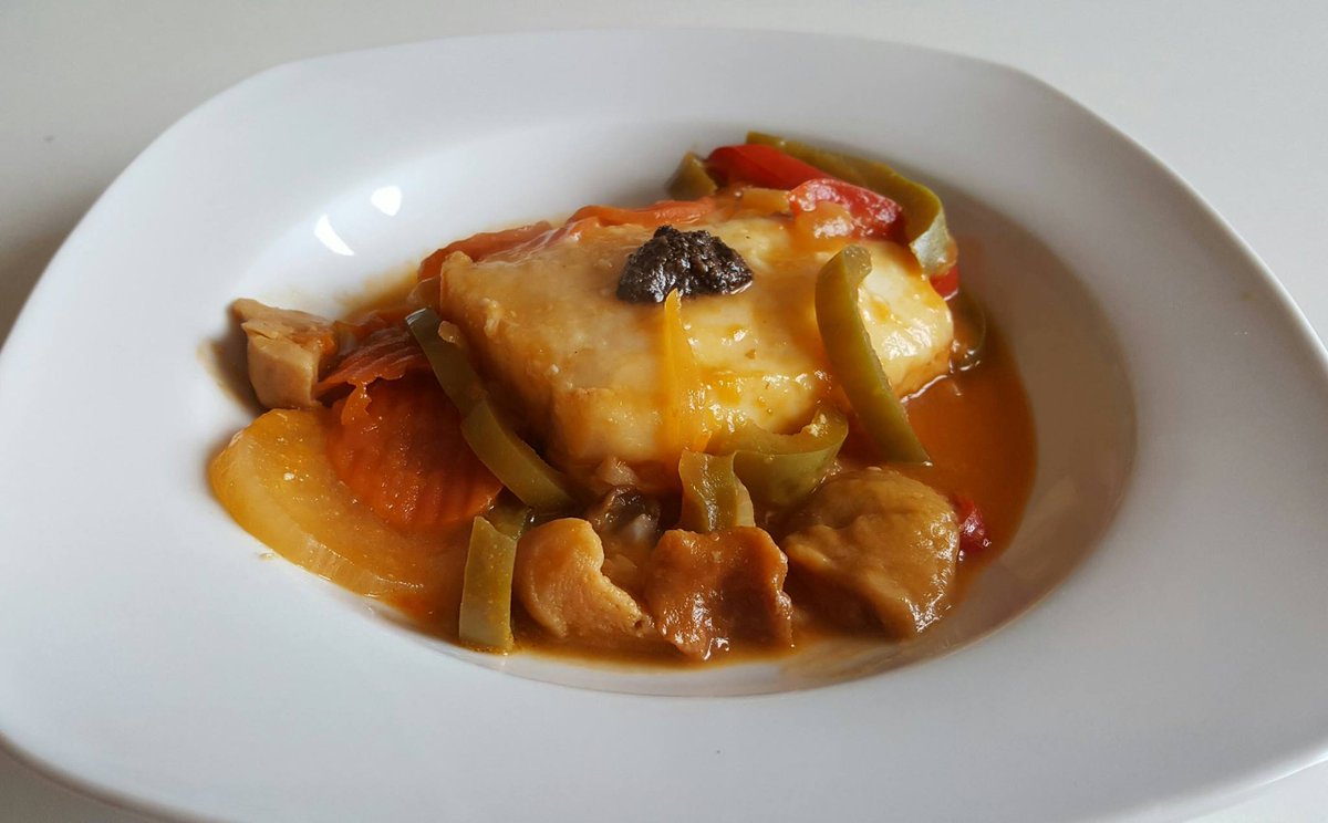 #tastosdecuina Cuina del cap de setmana
Bacallà confitat amb oli de trufa, acompanyat de verdures i rovellons