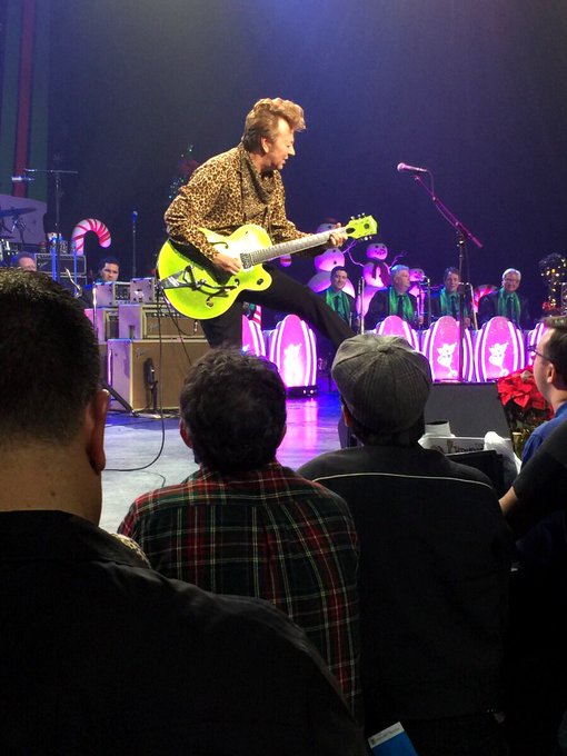 1 pic. Last night #briansetzer 🎤🎄 fun Xmas concert 🎅🏽🎸🍾☃️🎁 #Rockabilly ❤️😼 https://t.co/kDEfE470ha