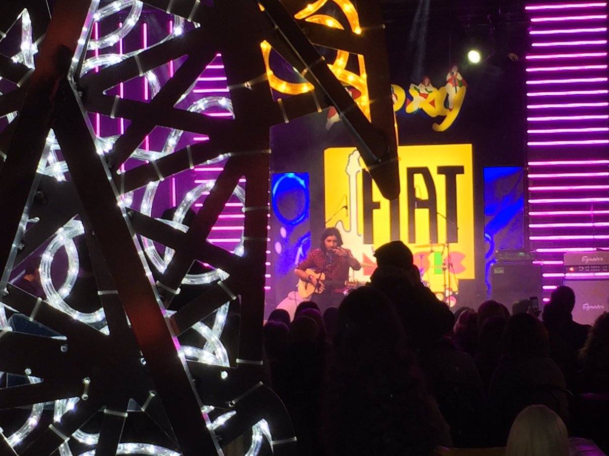 RoxyBarTv's tweet photo. Si va avanti con i partecipanti di #FiatMusic insieme a #RoxyBar... ora @edmenichella https://t.co/dlfP8JUEgT