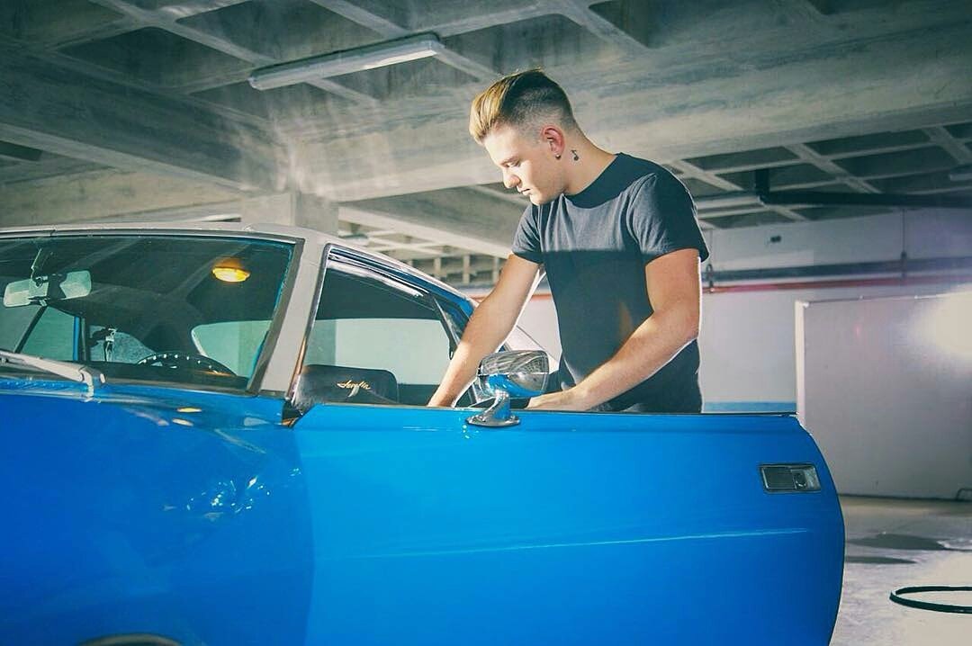 #TúConEl "Yo te paso buscando en mi coche, con las flores en la mano para que sepas que te quiero"🎤 ¿Qué dices?