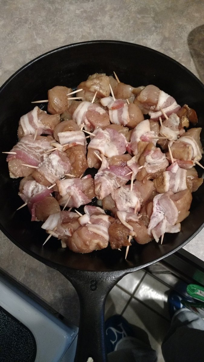 2theBrownBear's tweet photo. Potluck party cooking... bacon wrapped lil smokies/Bacon wrapped chicken cast iron @YouJustGottaEat @brodudewilson #YouGottaEat #Bacon2016 https://t.co/sVCR0EUMKe