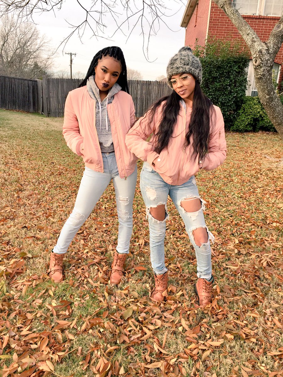 xdaynicole's tweet photo. When taking pics goes wrong 💀💓 https://t.co/oOfqSGCkle
