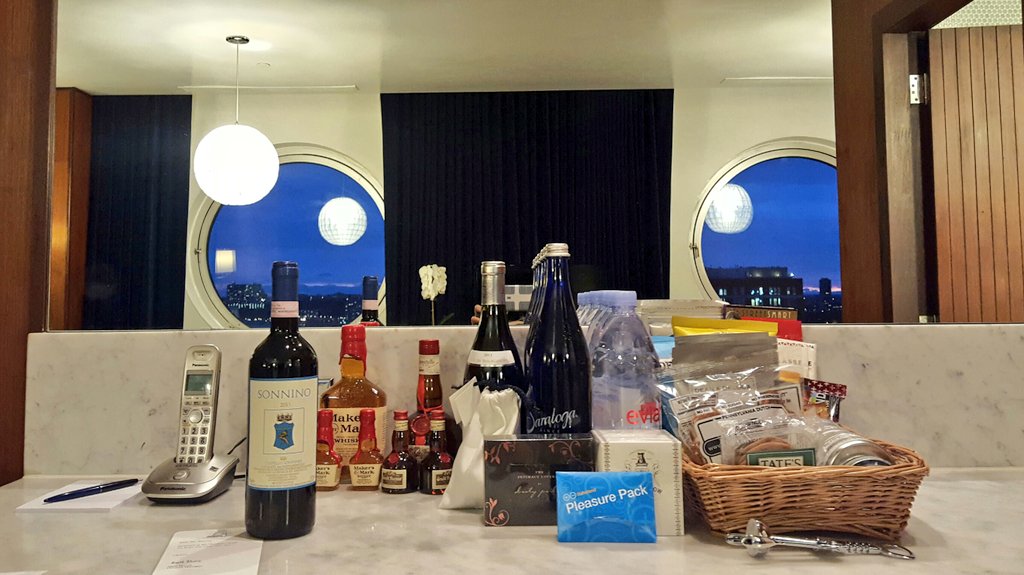 kabeaven's tweet image. Shout out to one of the best stocked #minibars  I've ever seen! #👏👏👏  @MaritimeHotel (And thx for the free upgrade 😍😍😍) #staycation #hotels