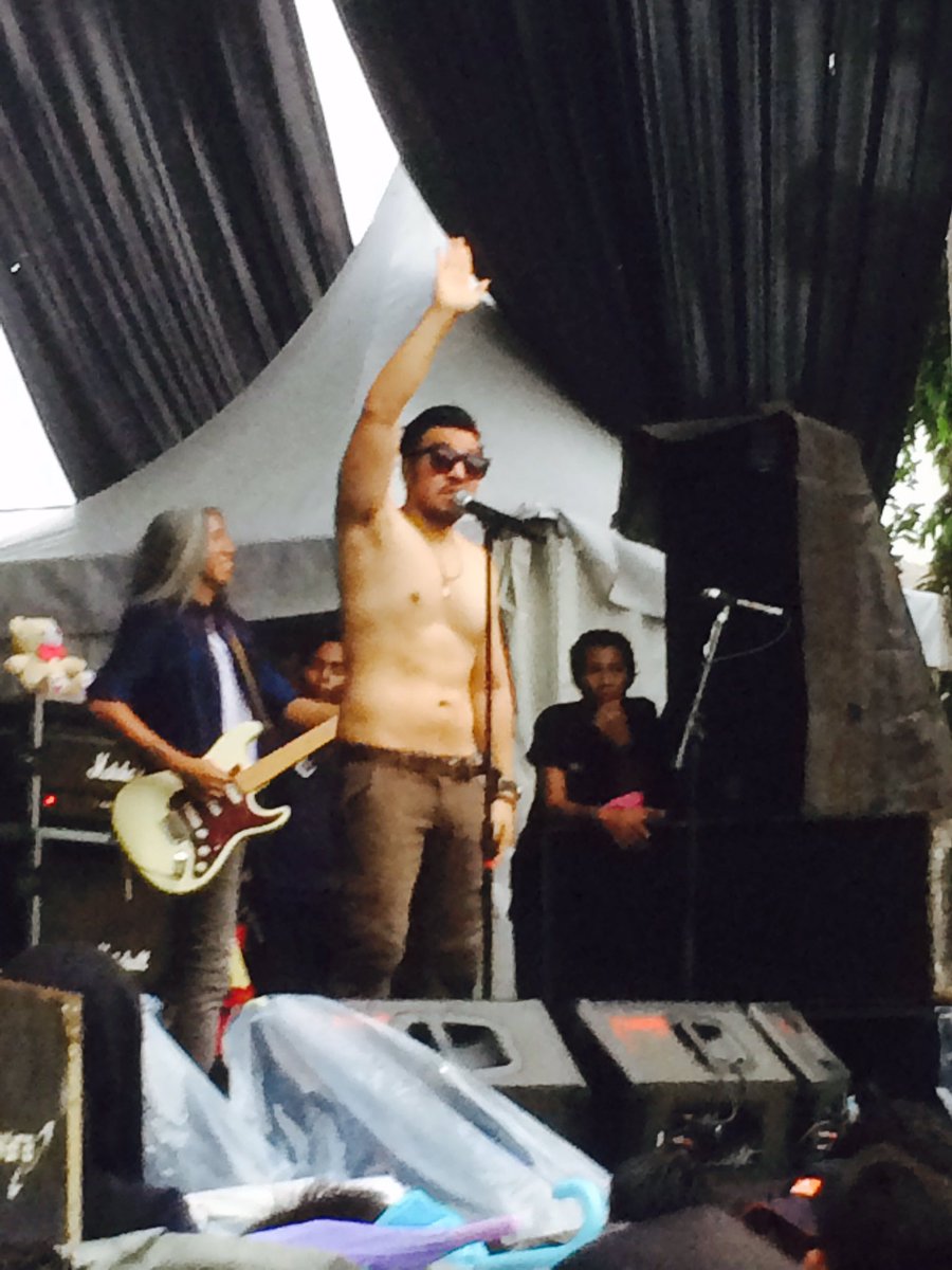 CannisaNH's tweet image. Hot sexy old man. 
#davidnaif #naifband #cannisanh