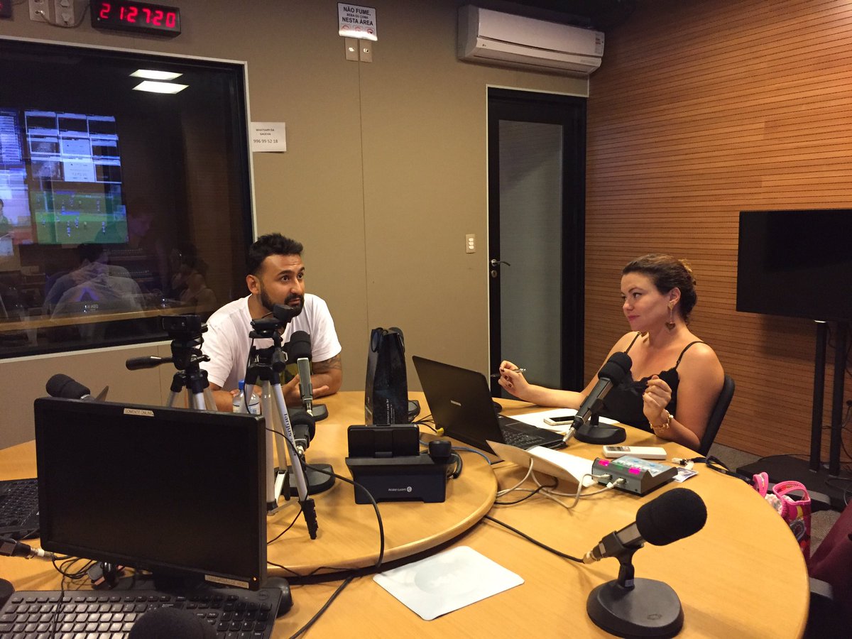 marinapagno's tweet photo. Diretor do Procon de Poa, @vscaue, ao vivo no #FaixaEspecial respondendo dúvidas sobre direito do consumidor. Mande sua pergunta! @RdGaucha https://t.co/KopyDSpBjg