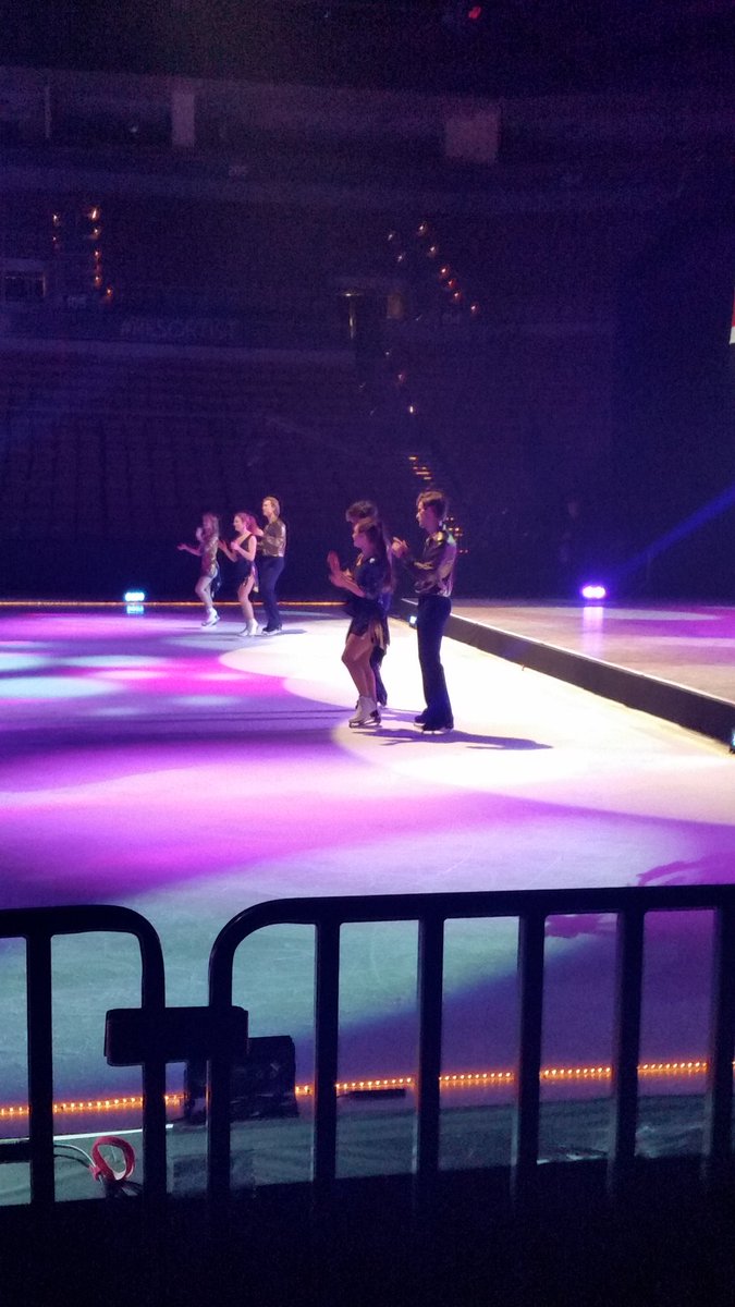 LadyWave4's tweet photo. Disco number! #SWDOI #ColgateOnIce https://t.co/kRIPmGXsgF