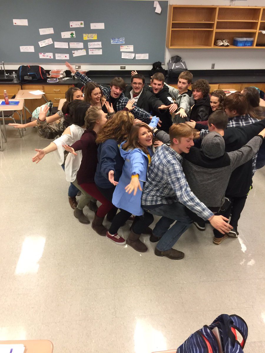 CoachGuf's tweet photo. Leadership class learning about Synergy!!  #gc1.  #coolactivity.  #7habits https://t.co/670EBikffJ