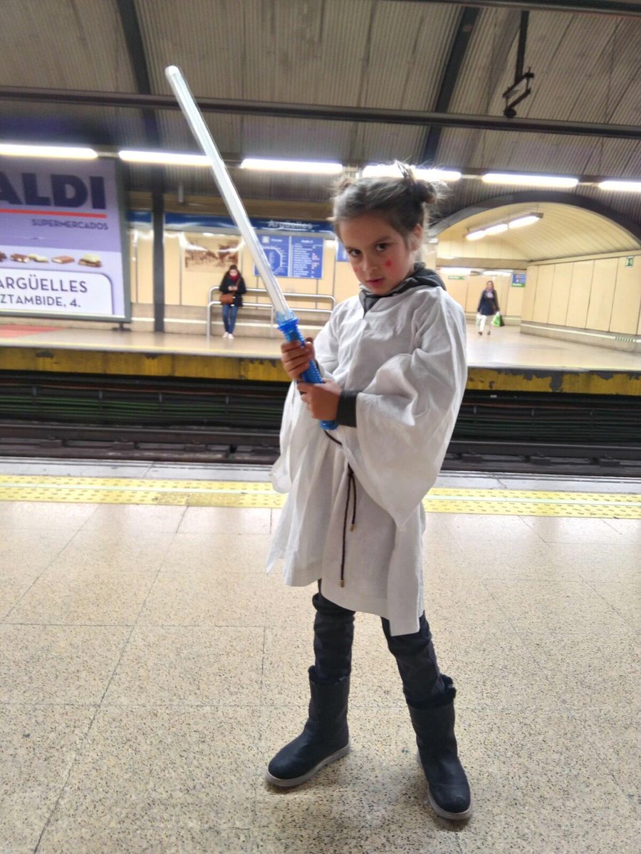 jucuesta's tweet photo. #CarruselStarWarsDK https://t.co/1kITYz4wRP