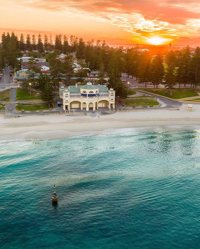Australia's tweet photo. What a glorious morning at #CottesloeBeach in @ExperiencePerth (via IG/skyperth) https://t.co/nDJiJwamO2